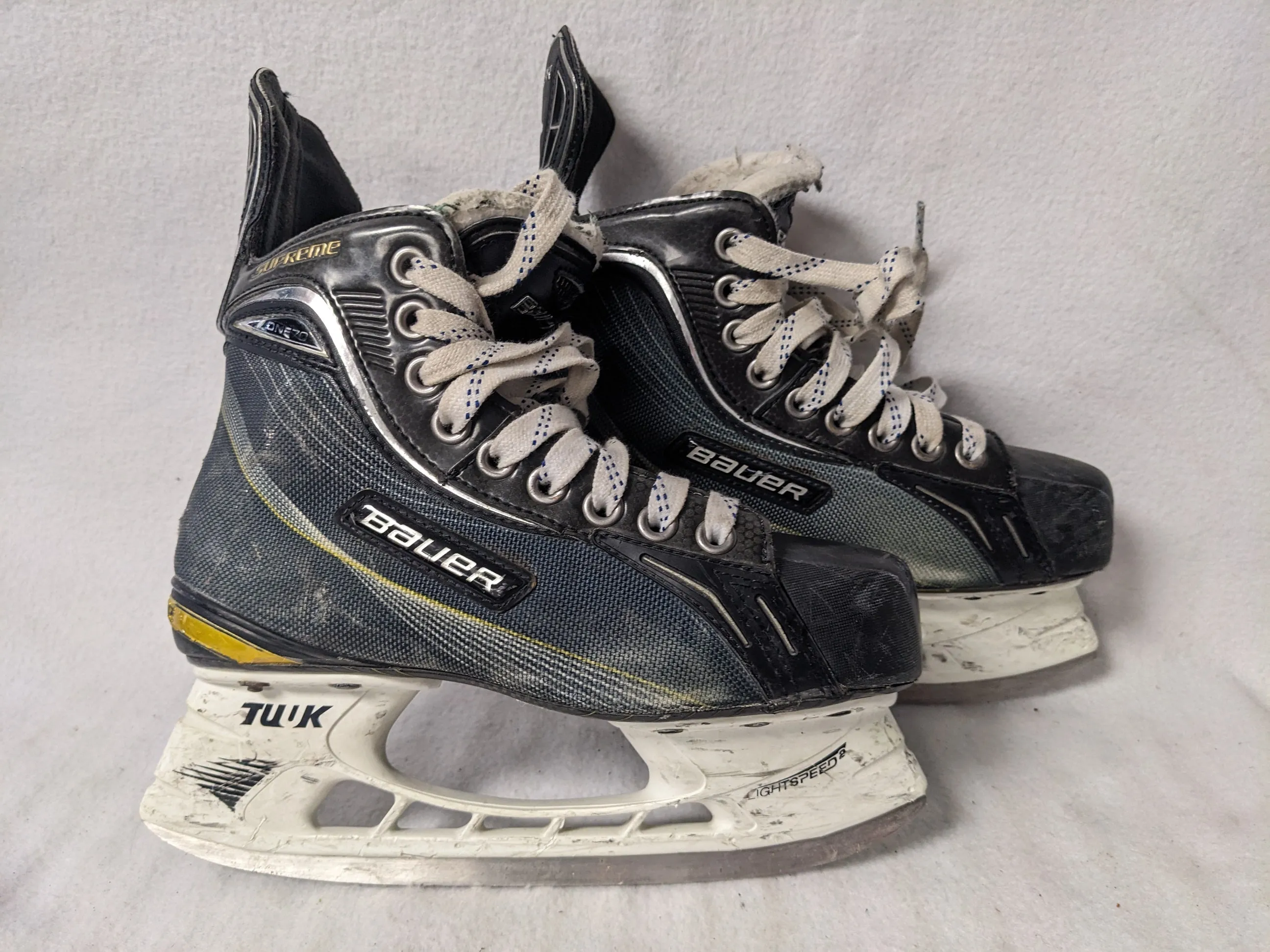 Bauer Supreme One.70 Hockey Ice Skates Size 4 Color Black Condition Used