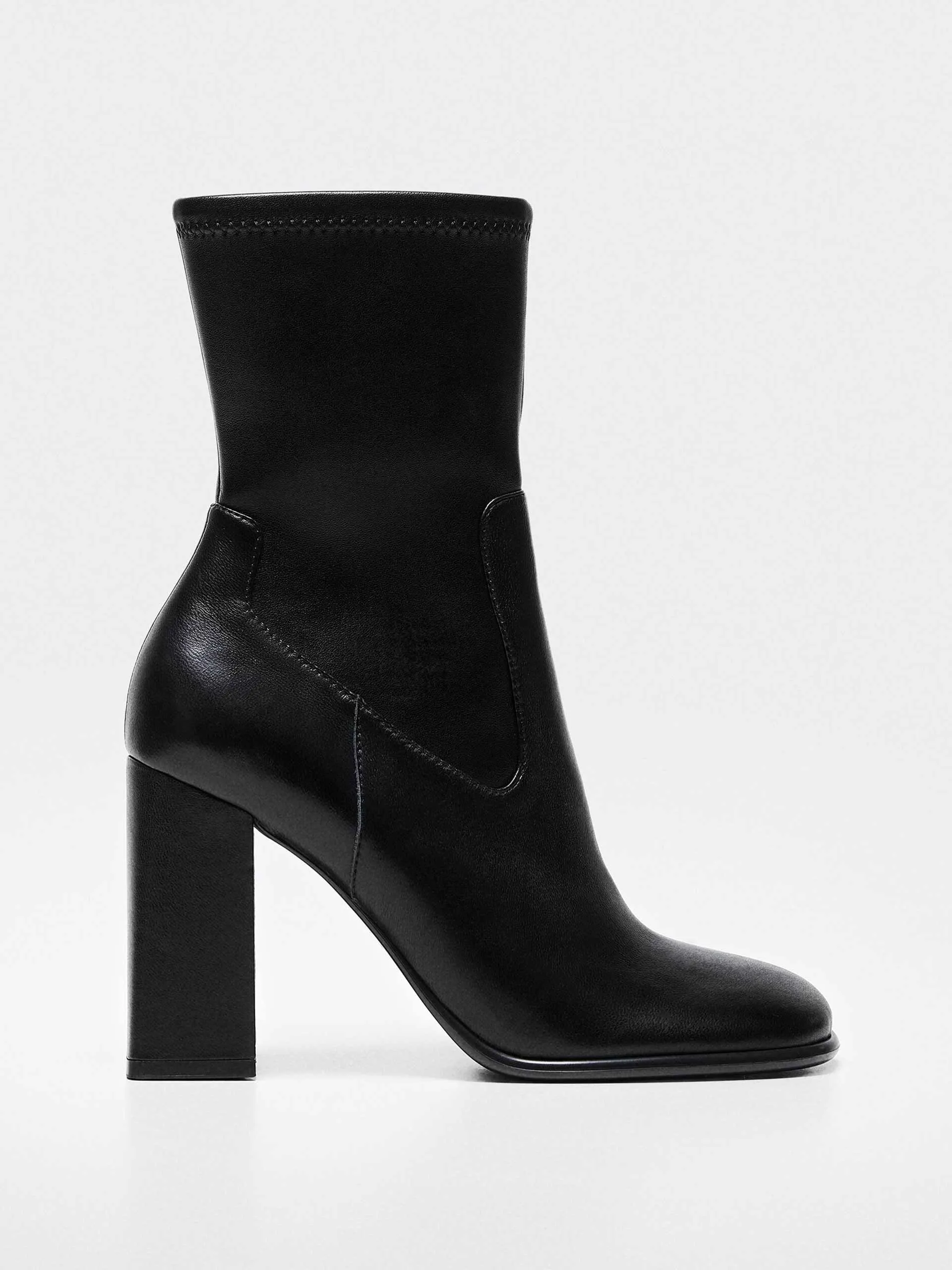 Black heeled boots