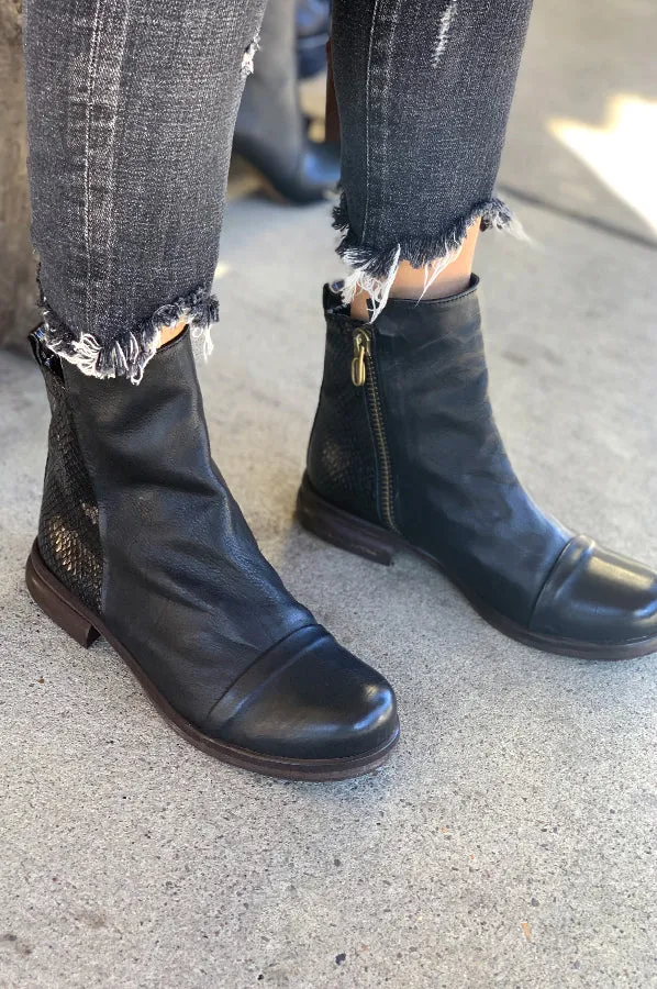 Boots - Luxe Black