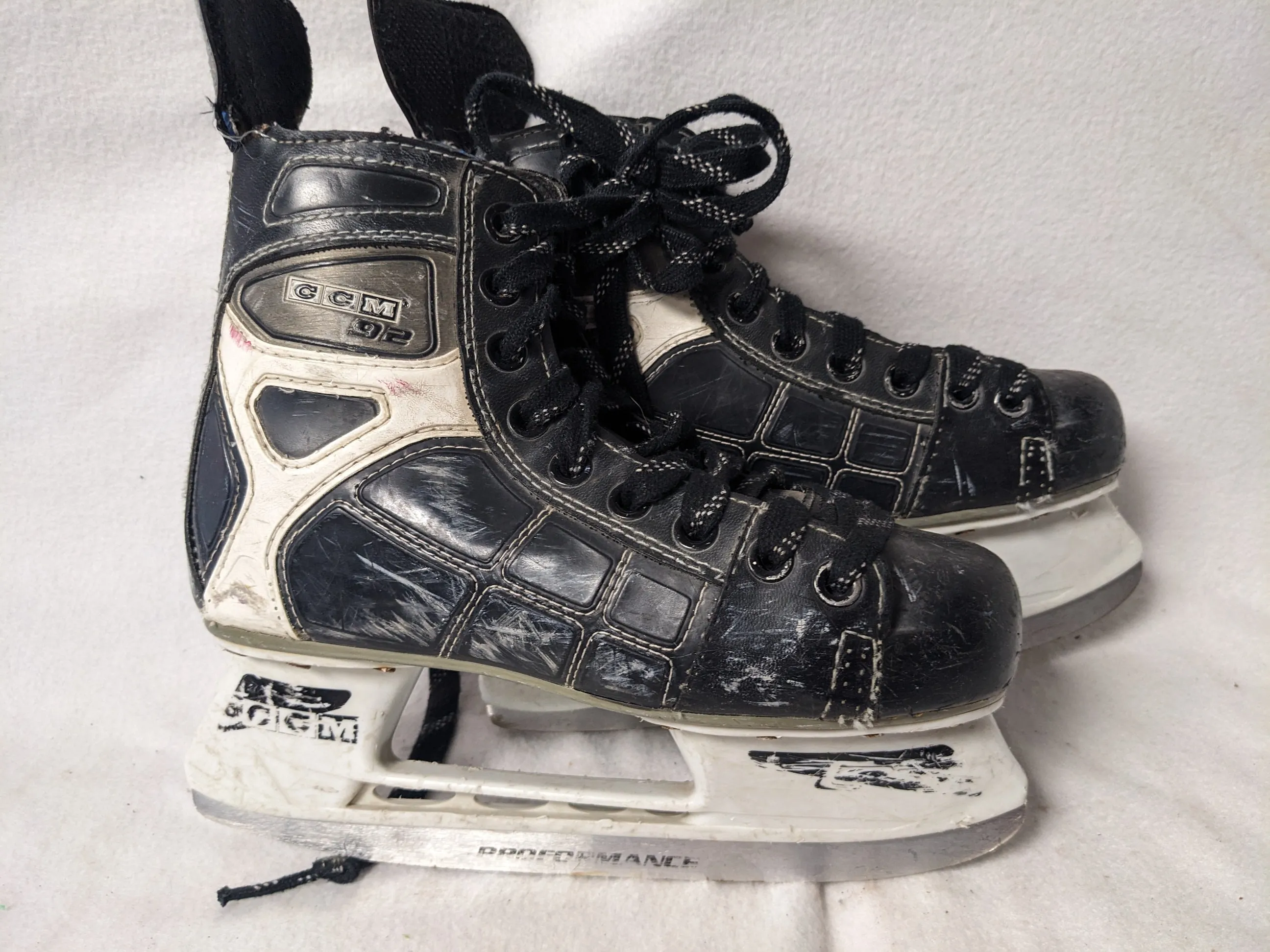 CCM 92 Hockey Ice Skates Size 4 Color Black Condition Used