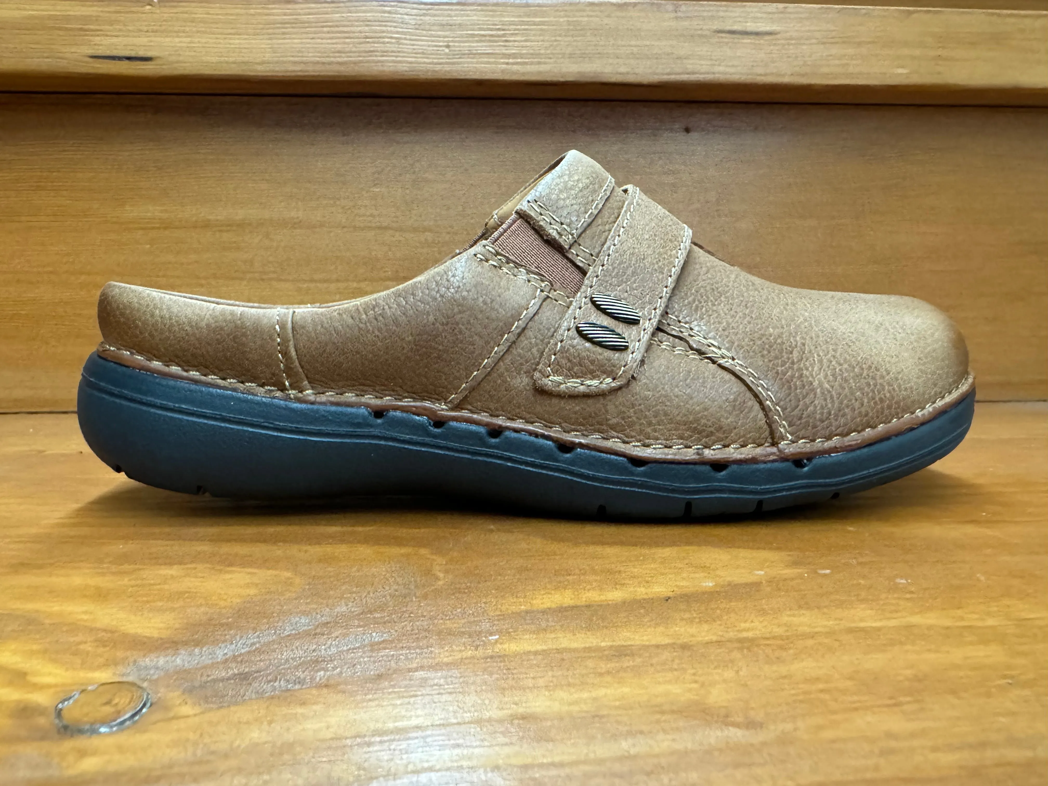 Clarks Unloop Ease Clog Dark Tan 26174969