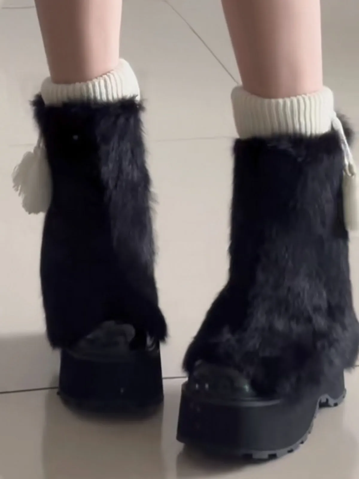 Thick-soled white warm furry ankle boots