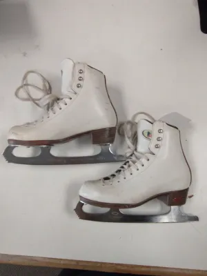 Used Riedell 33 Med Size 2.5 Figure Skates